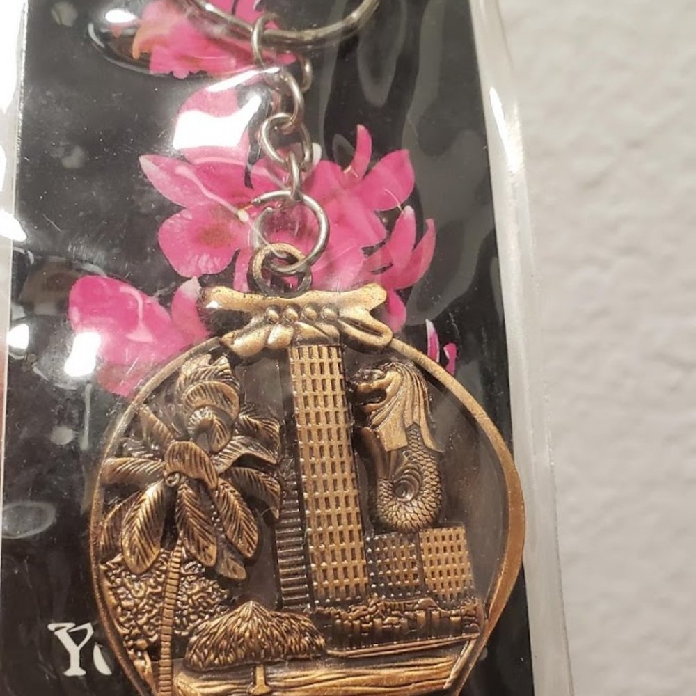 NEW Singapore Key chain Souvenir Key chain… - Picture 3 of 3